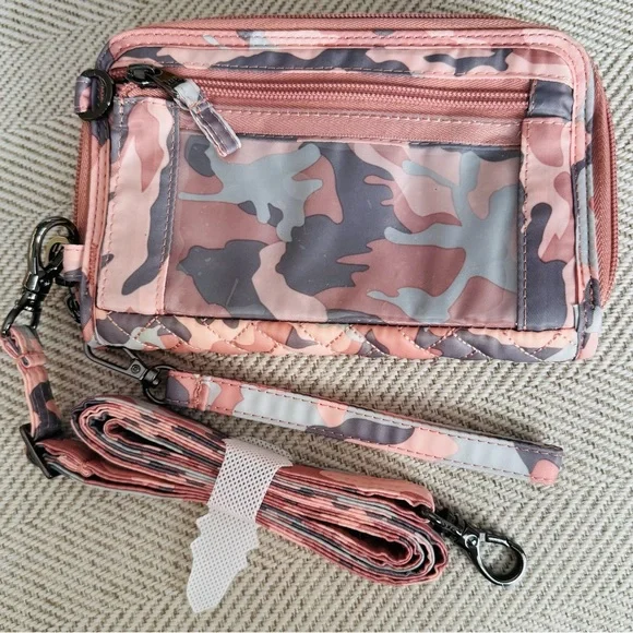 Lug Pink and Gray Camouflage Quilted Clutch - Picture 14 of 16